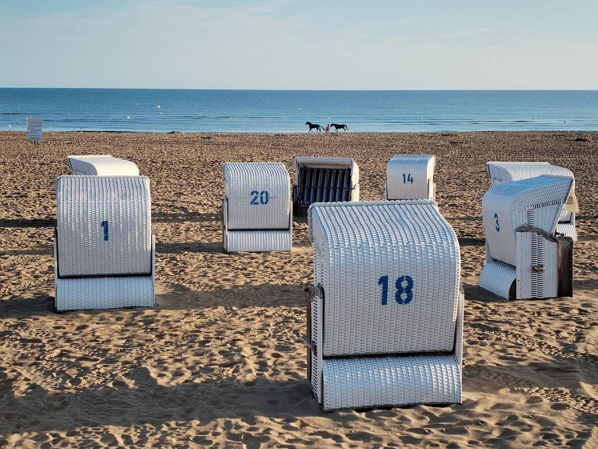 Studio Avec Terrasse, Parking Prive Et Acces Direct A La Plage - Fr-1-465-86 Мервиль-Франсвиль Экстерьер фото